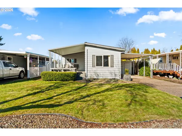 1400 Candlelight Dr #226, Eugene, OR 97402