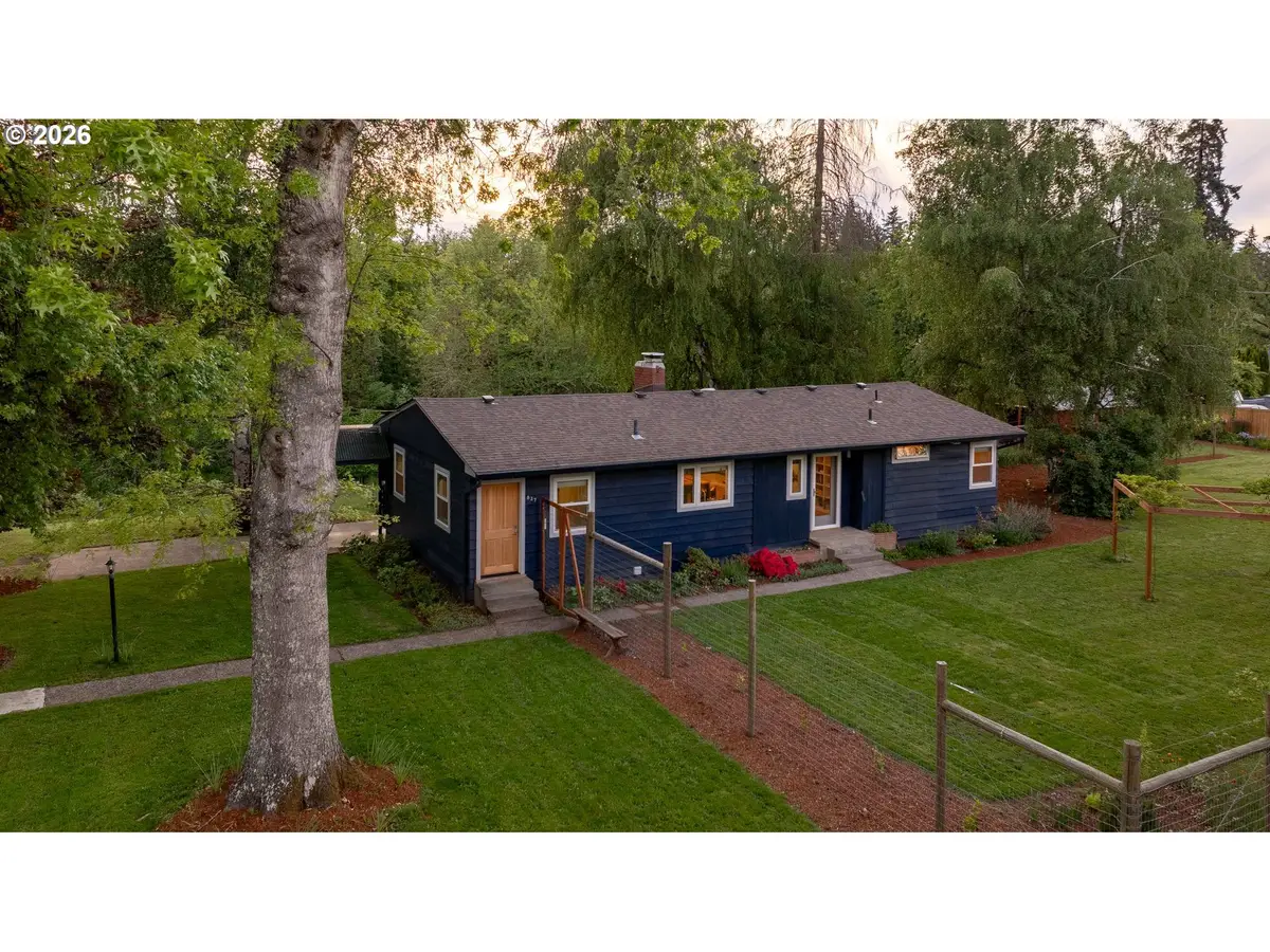 827 SW Gilson St, McMinnville, OR 97128 - #1