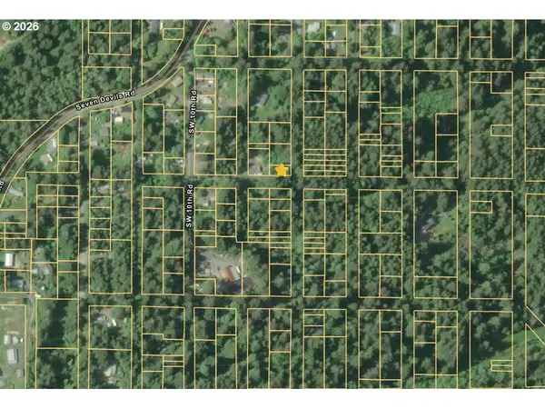 SW 9th St, CoosBay, OR 97420