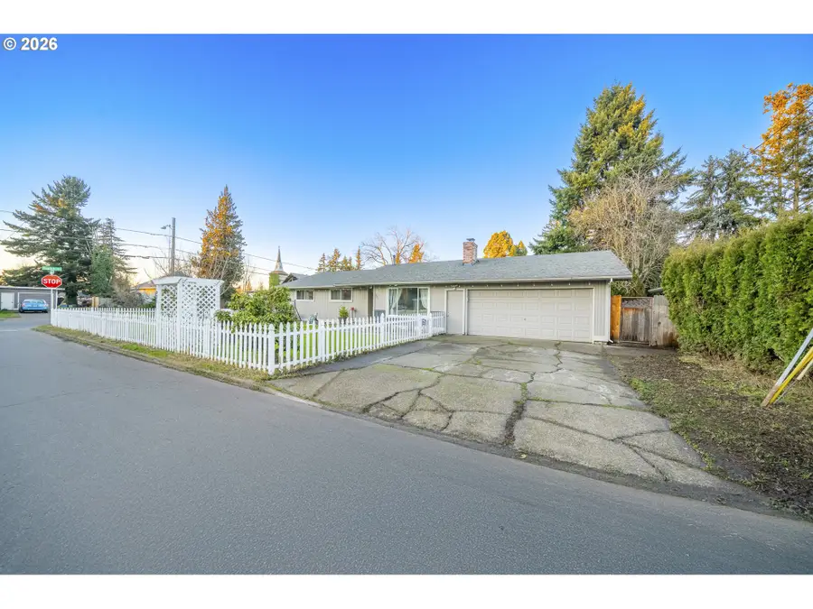 821 Johnson St, Woodburn, OR 97071 - Image #3