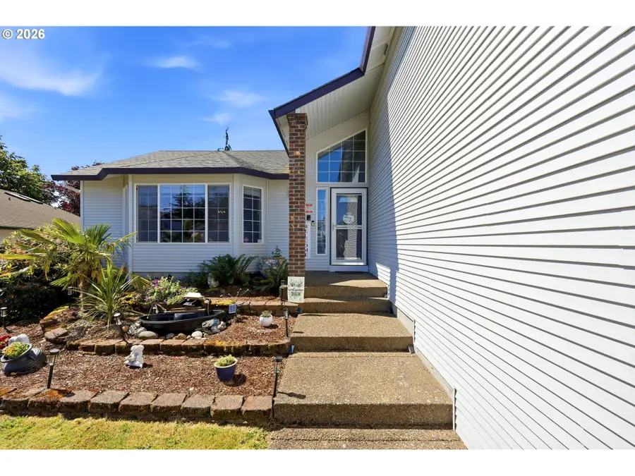 554 SW 12th Cir, Troutdale, OR 97060 - #2