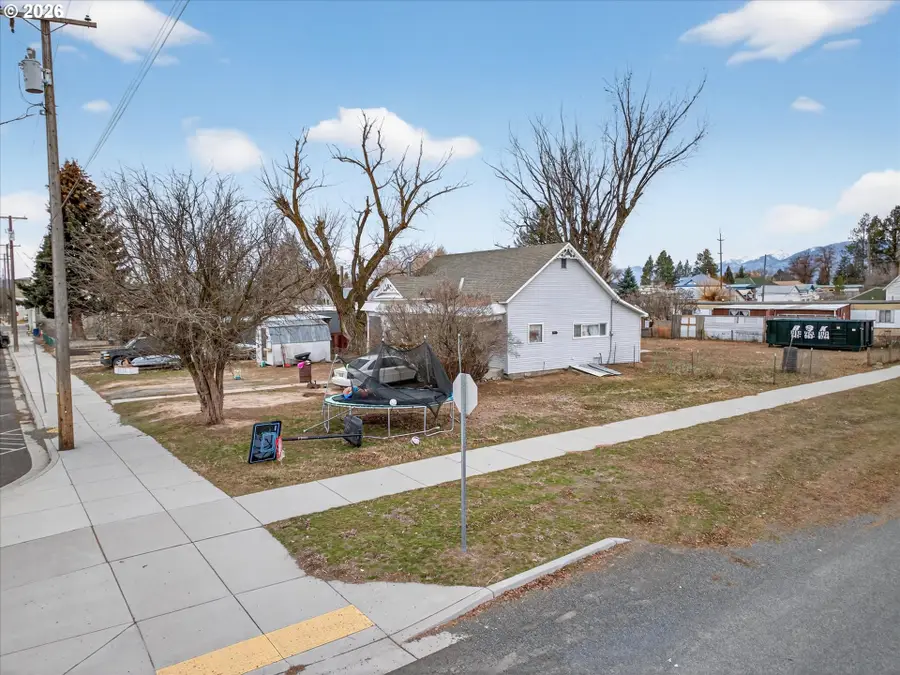 295 E St, North Powder, OR 97867 - #3