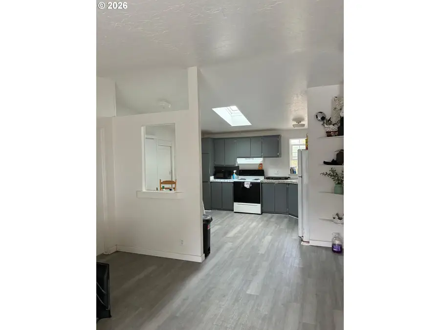 799 Hardcastle Ave, Woodburn, OR 97071 - #2