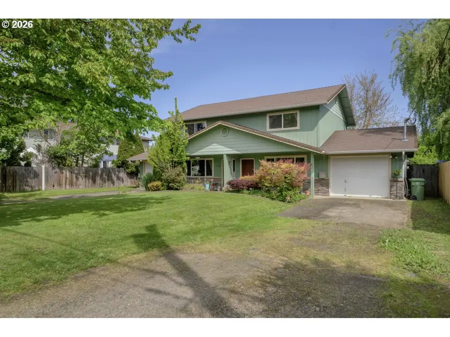 1520/1522 E Washington Ave, Cottage Grove, OR 97424 - #2