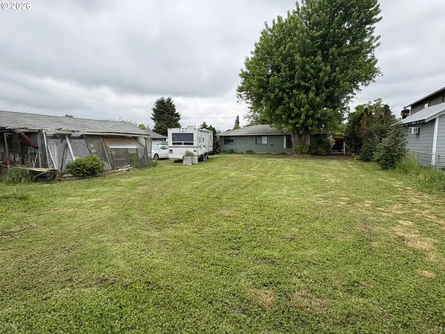 392 S 37th St, Springfield, OR 97478 - #3