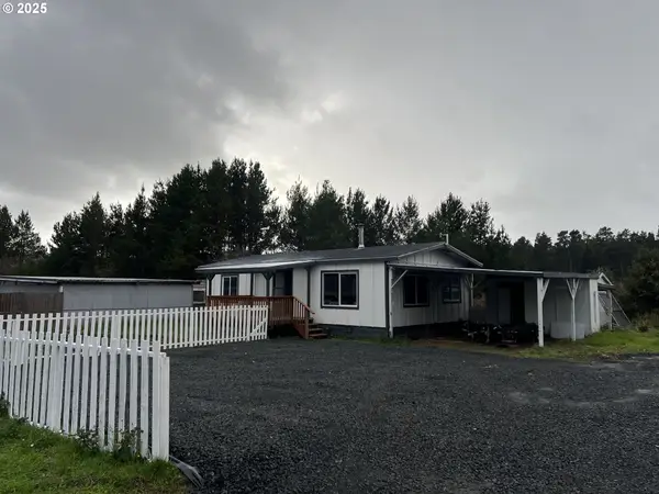 359 N 8th St, Lakeside, OR 97449