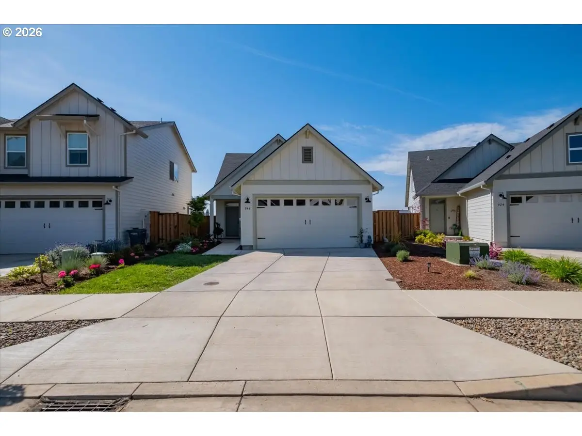 948 Laurel Pl, Silverton, OR 97381 - #1