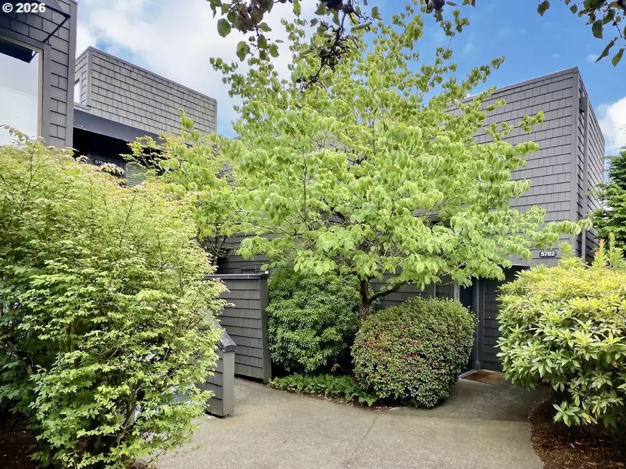 5758 S Riverpoint Ln, Portland, OR 97239 - #2