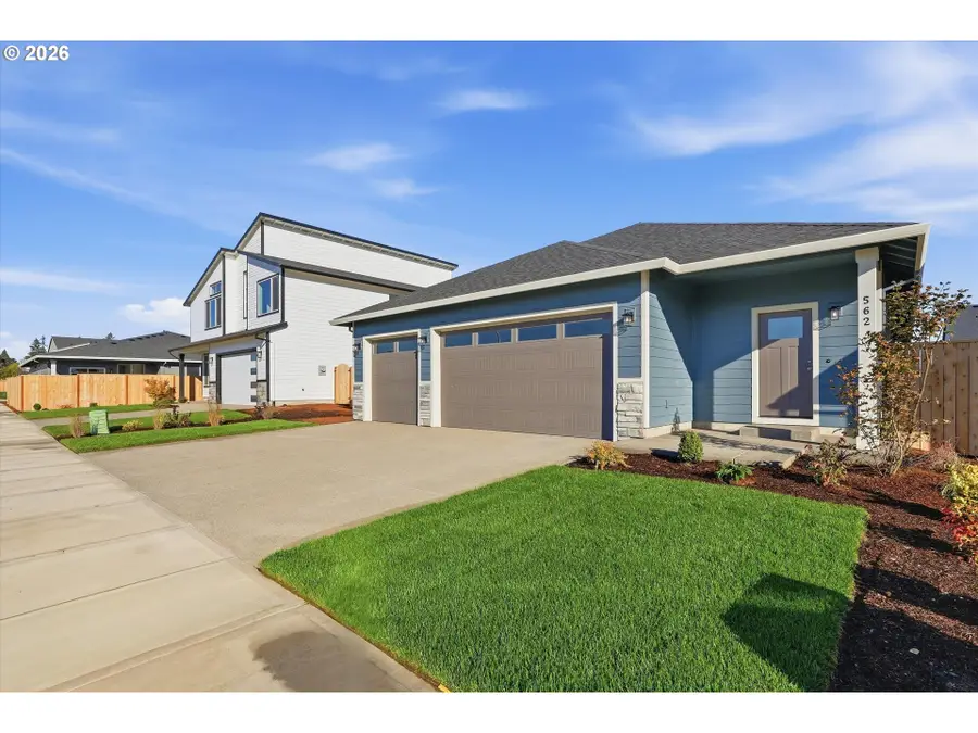 562 E Wilson St, Carlton, OR 97111 - #3