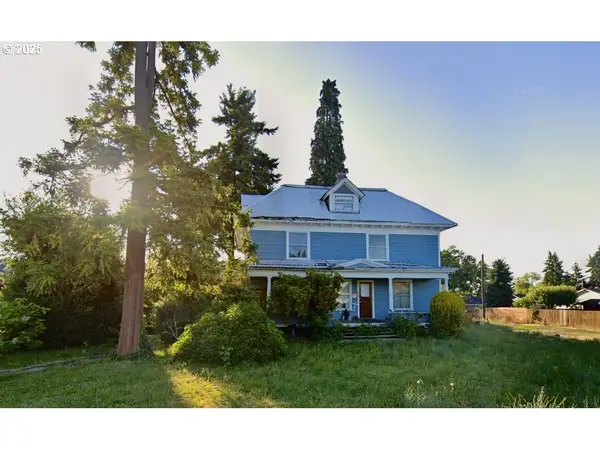 122 S 12th Ave, Cornelius, OR 97113