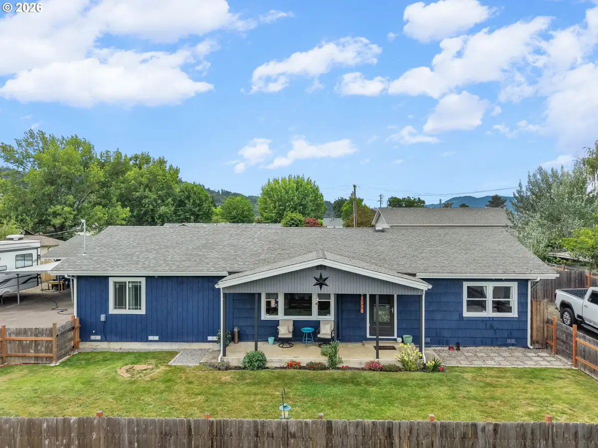 164 Hawthorne St, Sutherlin, OR 97479 - #1