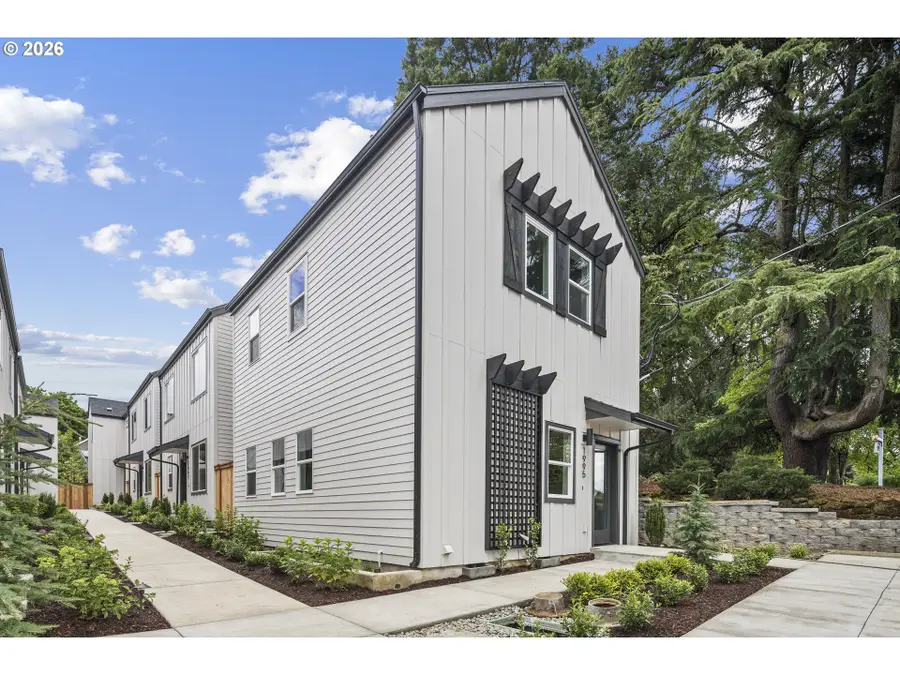 2011 SW Moss St, Portland, OR 97219 - #3