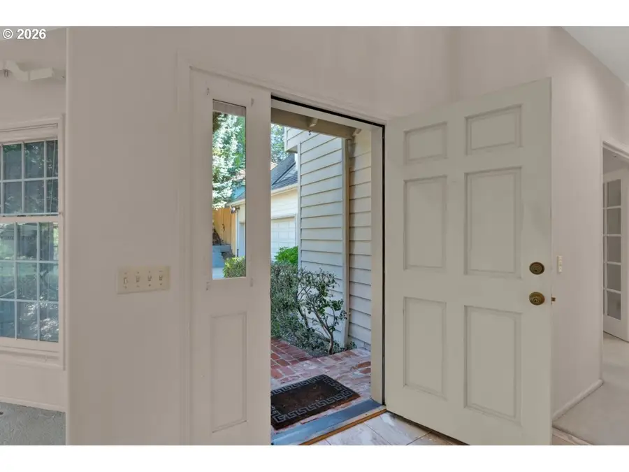 2574 W 28th Ave, Eugene, OR 97405 - #3