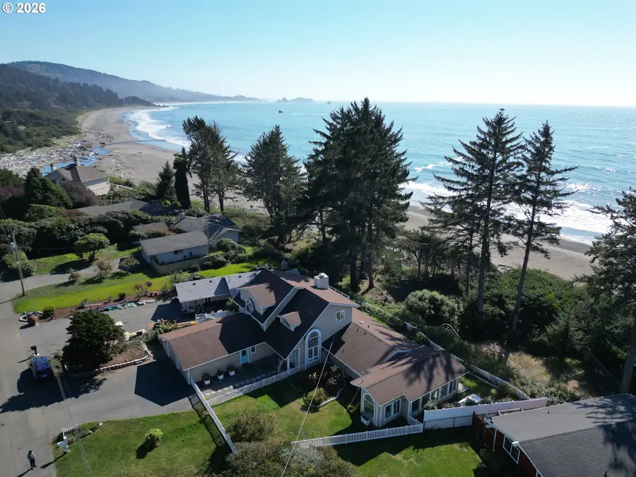14646 Wollam Rd, Brookings, OR 97415 - #2