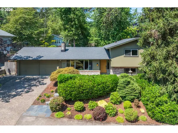 2670 E Windsor Cir, Eugene, OR 97405