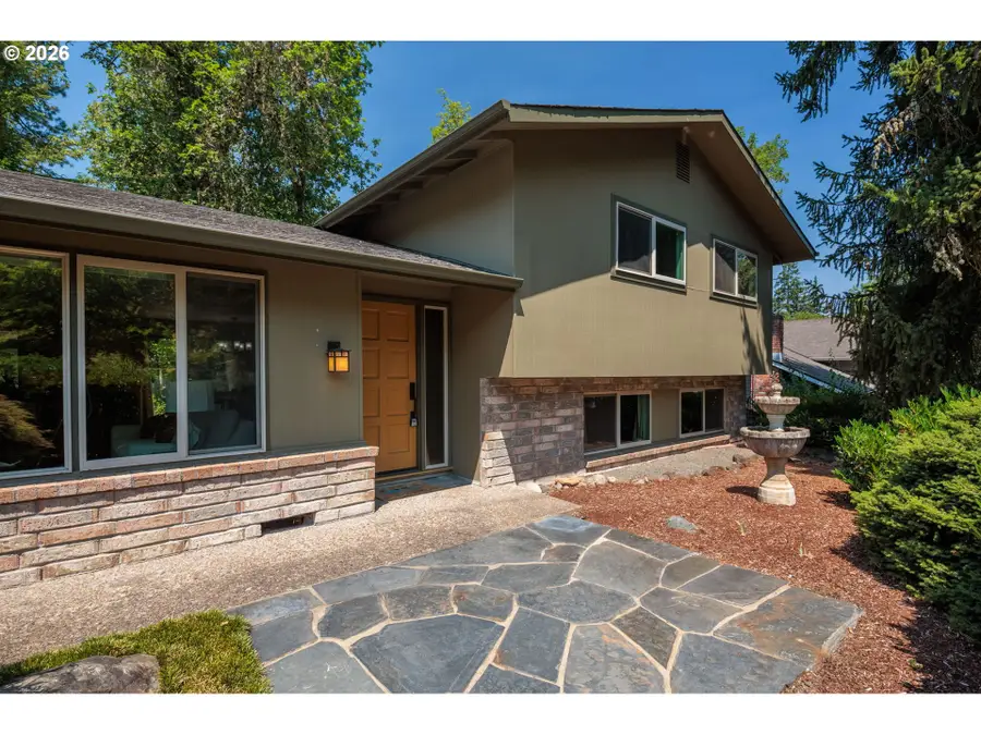 2670 E Windsor Cir, Eugene, OR 97405 - #2