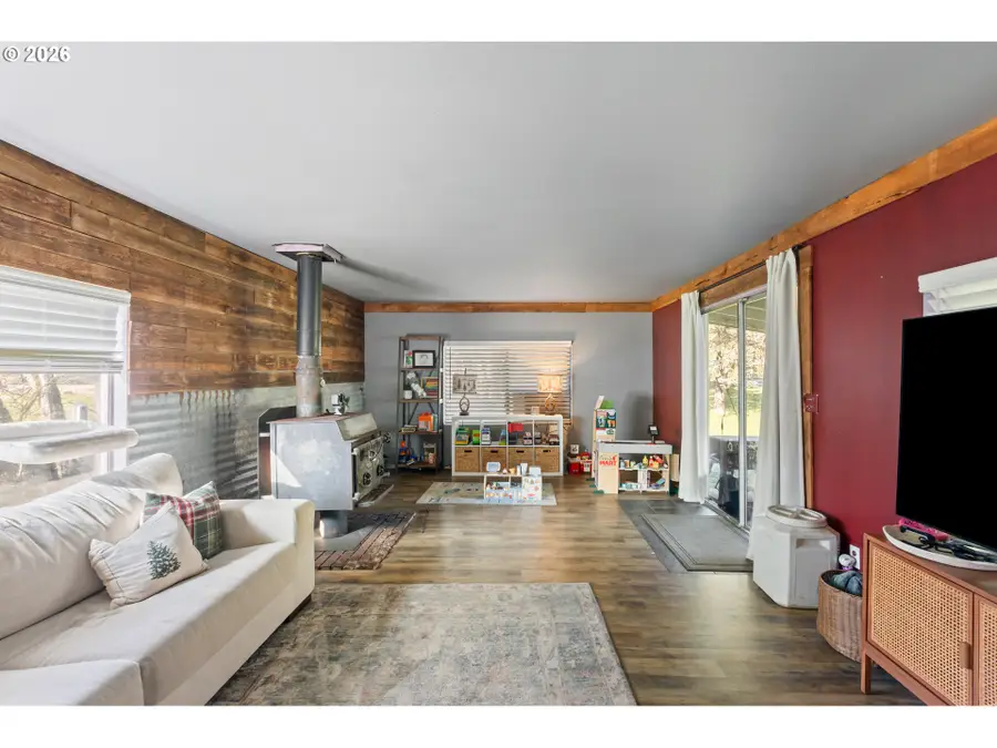 3197 Bilger Creek Rd, Myrtle Creek Riddle, OR 97457 - #3