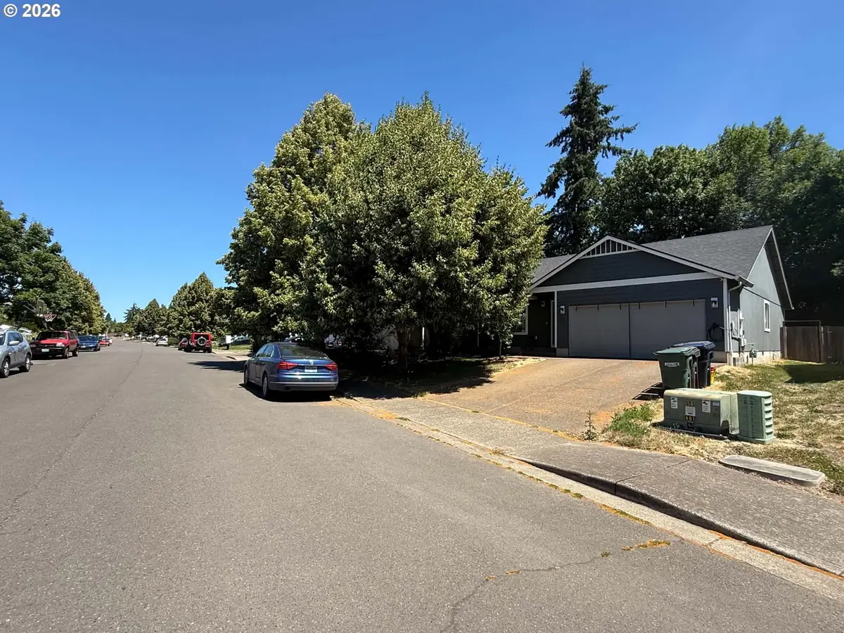 851 Griffin Dr, Monmouth, OR 97361 - #1