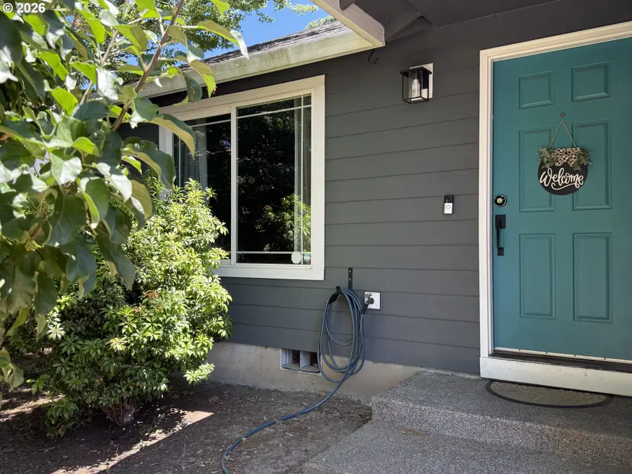 851 Griffin Dr, Monmouth, OR 97361 - #3