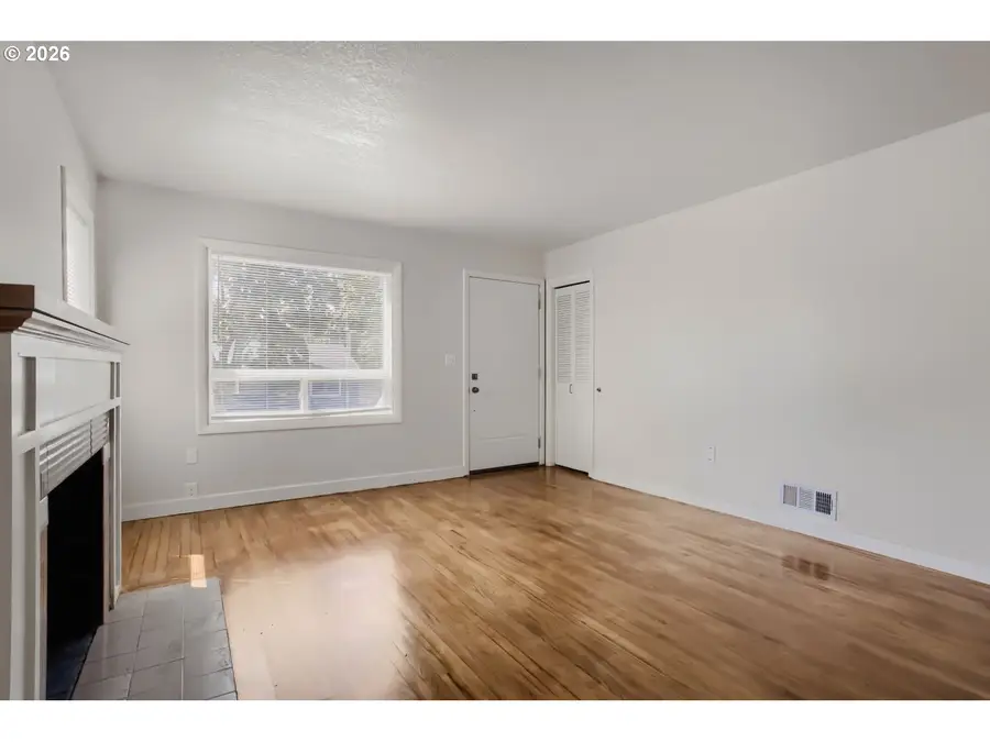 8807 NE Sacramento St, Portland, OR 97220 - #3