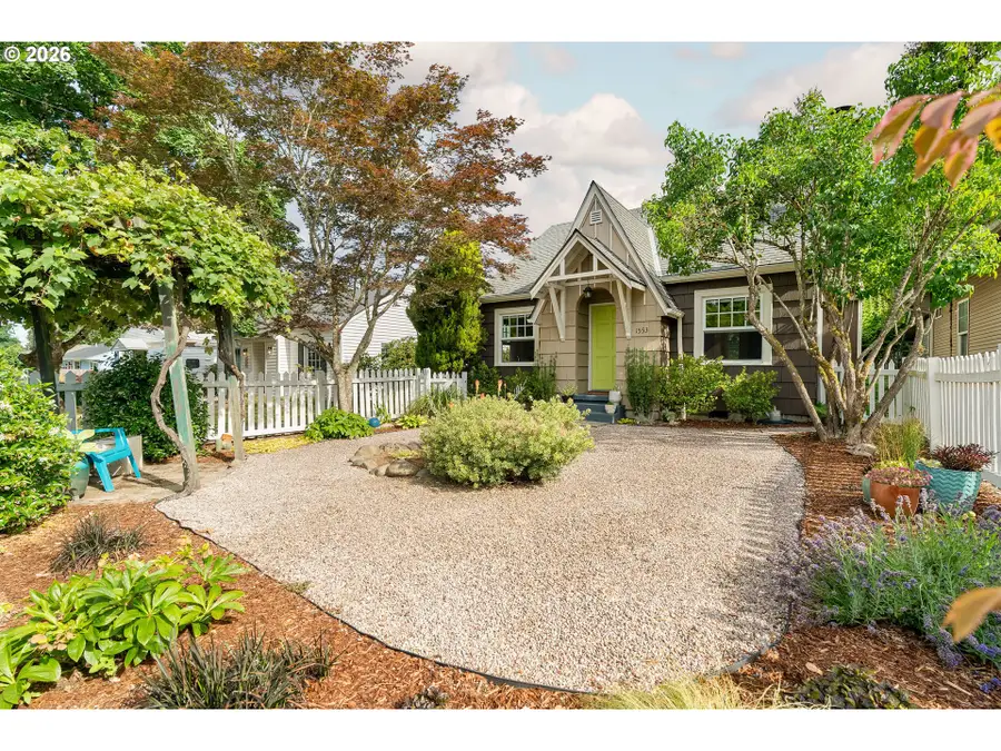 1553 E 2nd St, Newberg, OR 97132 - #2