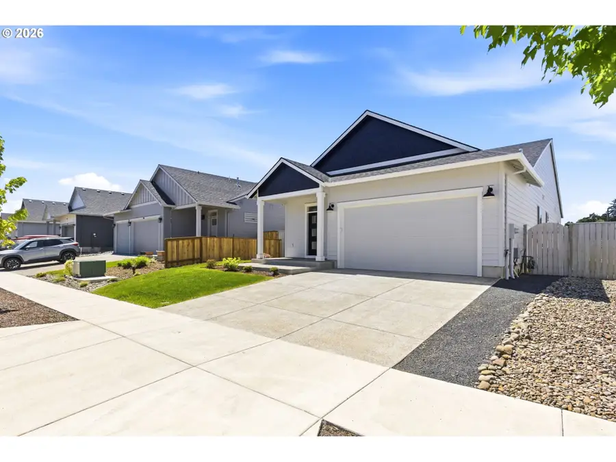 713 Tigerlily St, Silverton, OR 97381 - #2