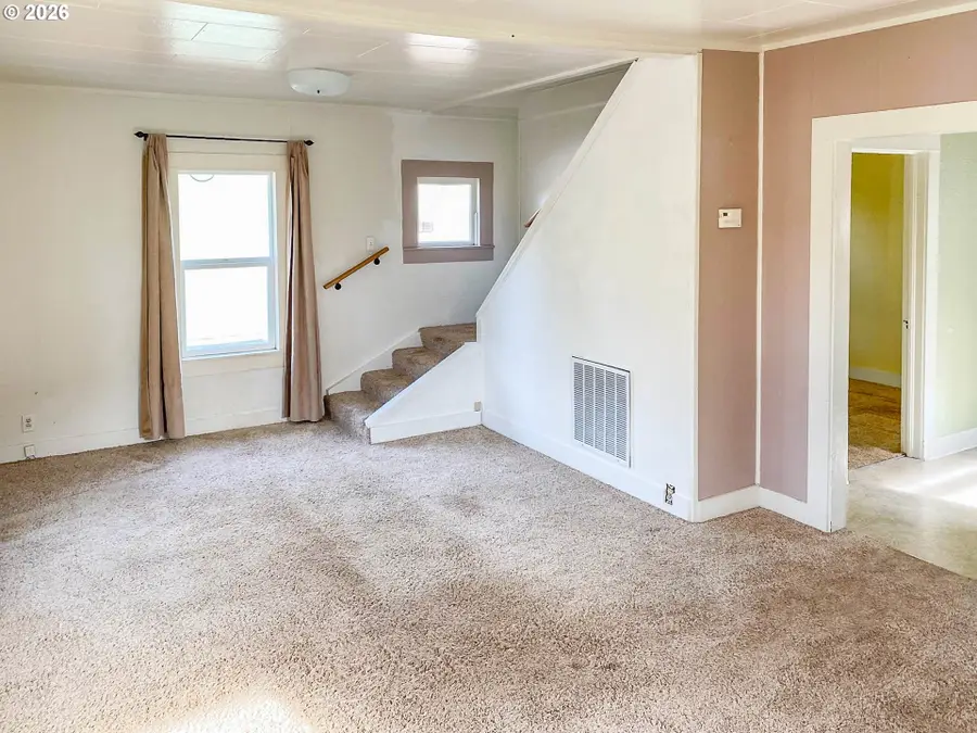 1747 SE Kane St, Roseburg, OR 97470 - #3