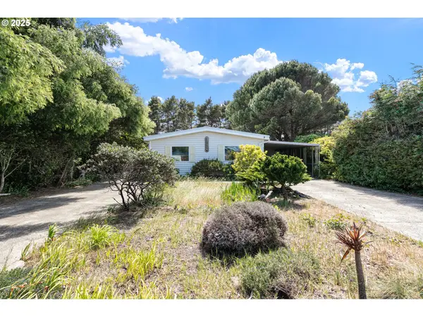 1600 Rhododendron Dr #429, Florence, OR 97439