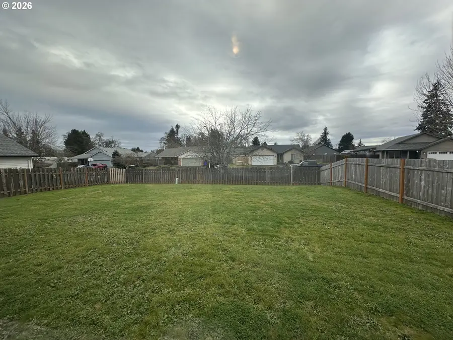 18877 Highland Dr, Oregon City, OR 97045 - Image #2