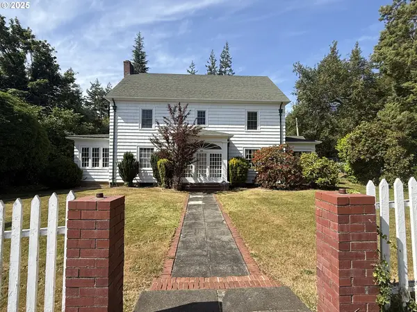 880 E 2nd St, Coquille, OR 97423