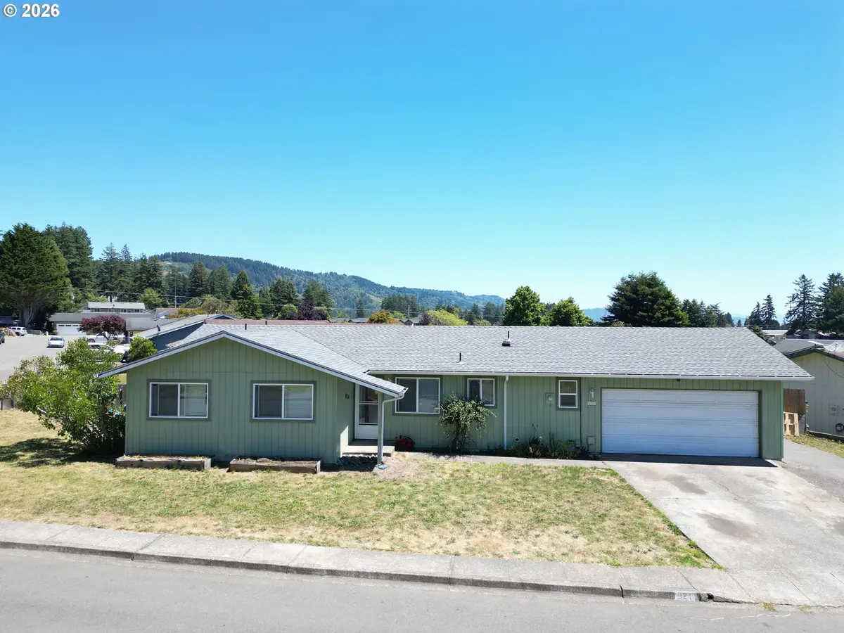 824 Kevin Pl, Brookings, OR 97415 - #1
