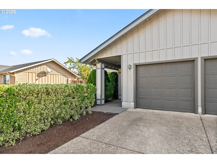 2788 Chad Dr, Eugene, OR 97408 - #2