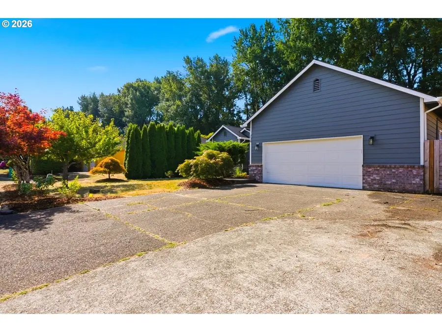 738 NE Meadow Dr, Portland, OR 97211 - #3