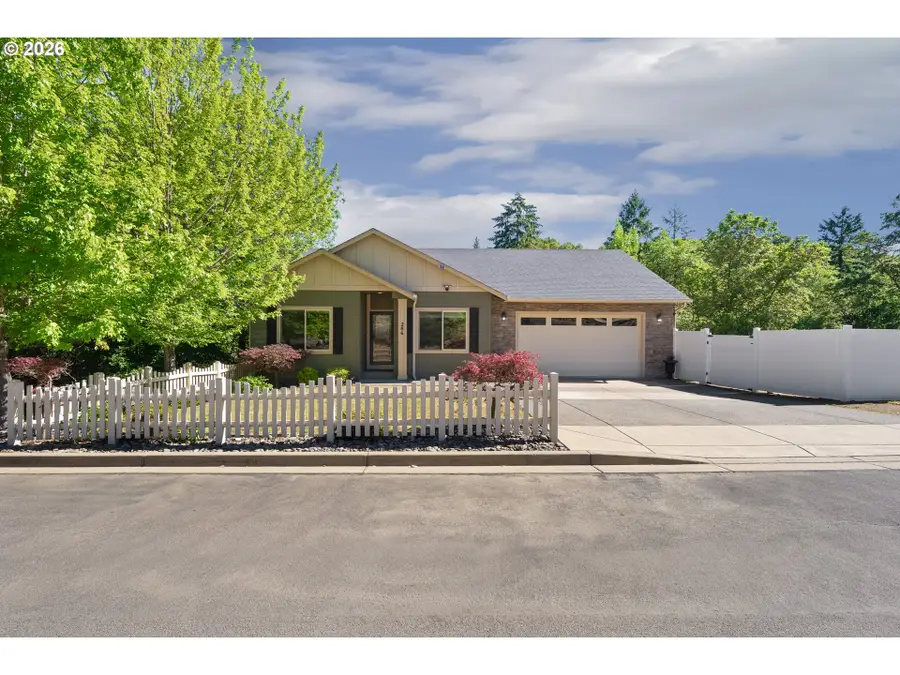 286 Winchester Creek Ave, Winchester, OR 97495 - #2