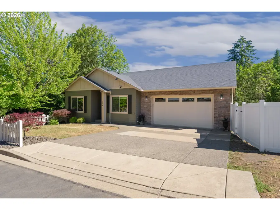 286 Winchester Creek Ave, Winchester, OR 97495 - #3