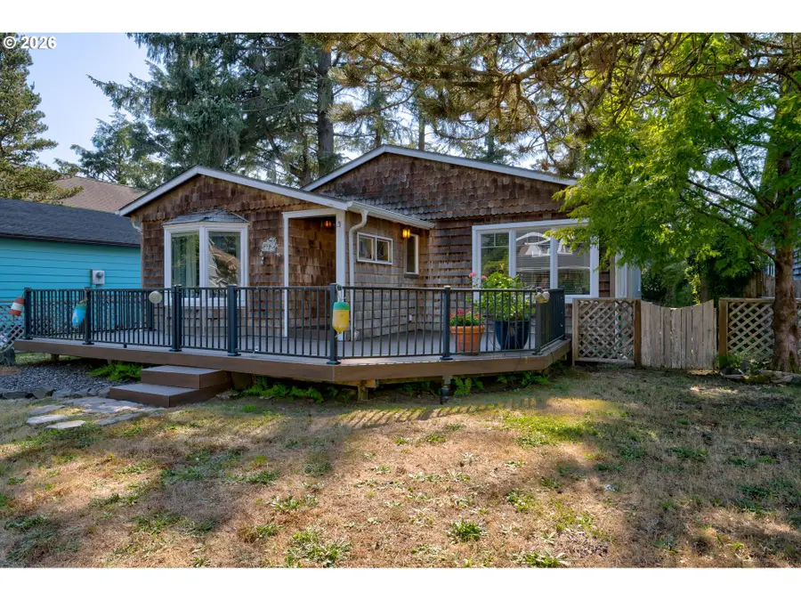 572 N Hemlock St, Cannon Beach, OR 97110 - #2