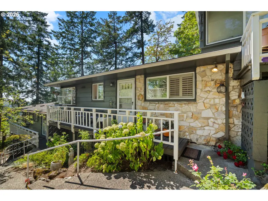 8265 SW Canyon Ln, Portland, OR 97225 - #2