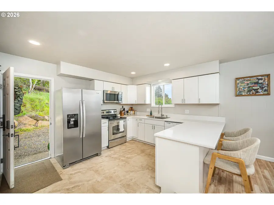 745 Boulder Loop, Creswell, OR 97426 - #3