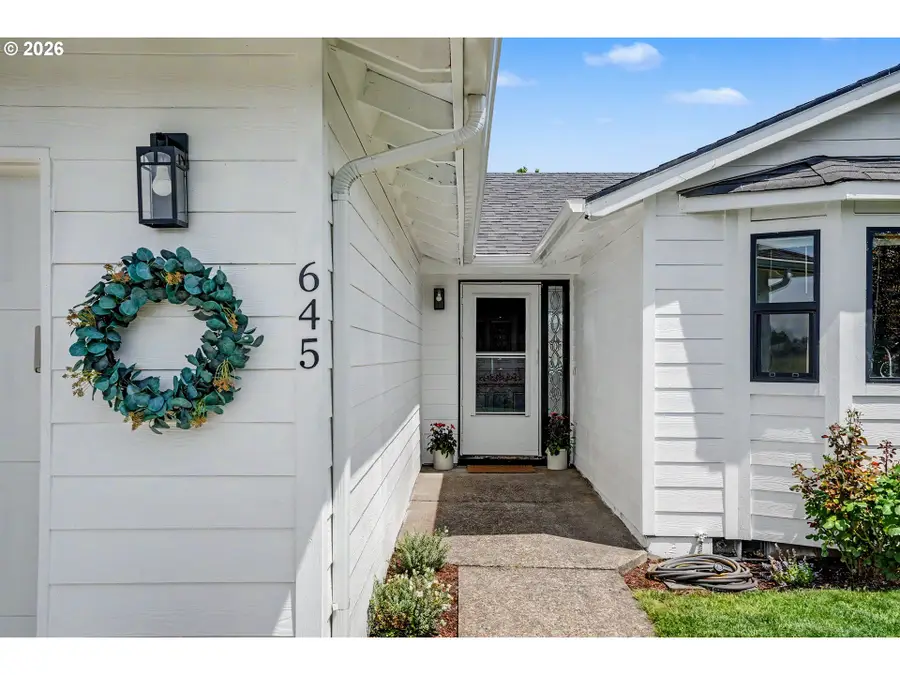645 John St, Mount Angel, OR 97362 - #3