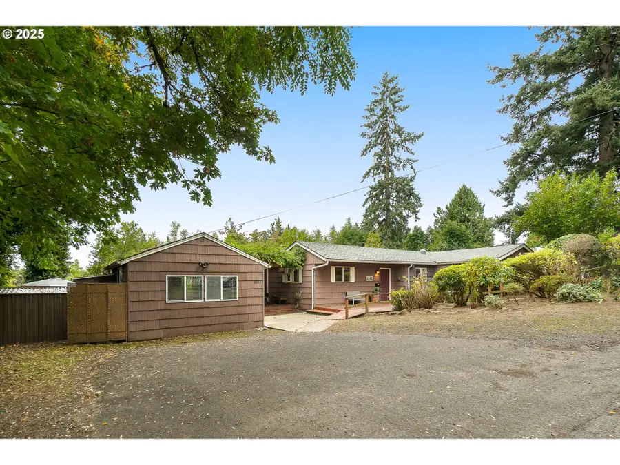 2612 SW Moss St, Portland, OR 97219 - Image #2