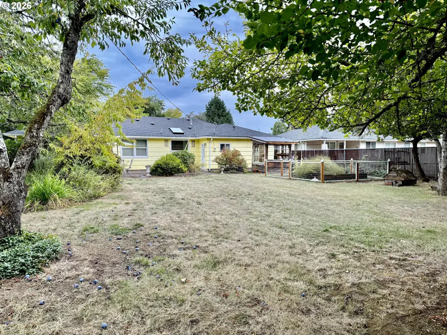 1470 Queens Way, Eugene, OR 97401 - #2