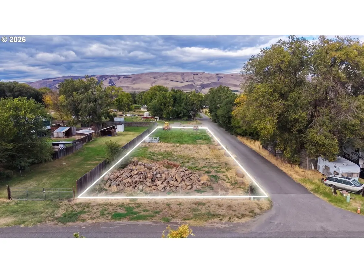 5 Dozer Dr, Dallesport, WA 98617 - #1