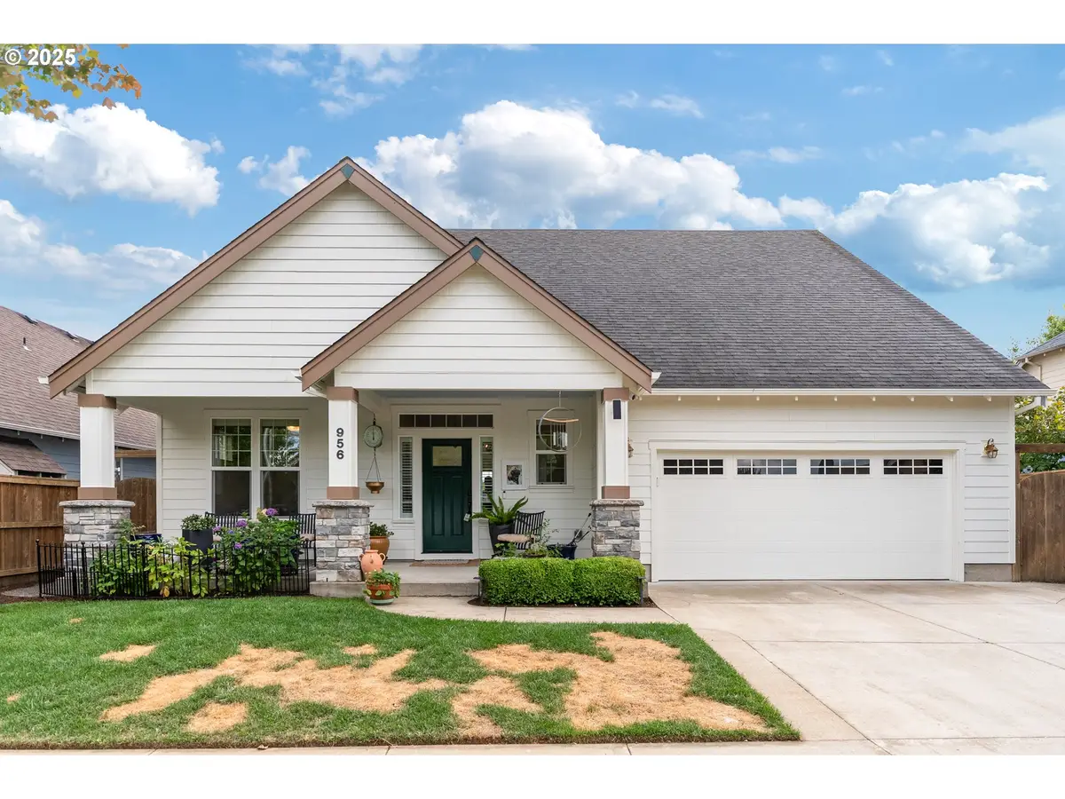 956 NE Samson St, McMinnville, OR 97128 - Image #1