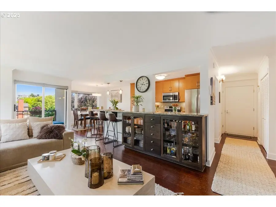 2211 SW Park Pl #202, Portland, OR 97205 - Image #2