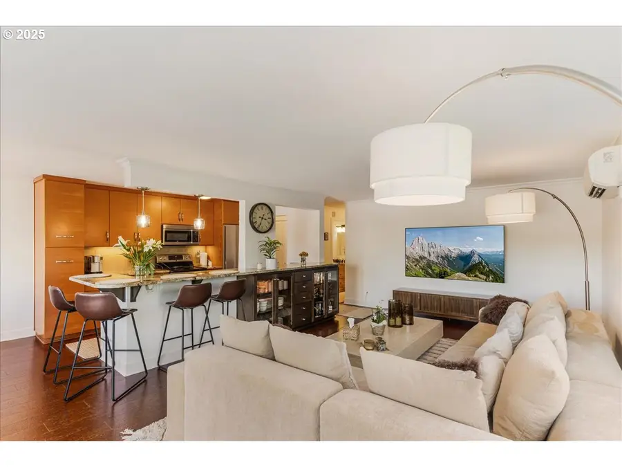 2211 SW Park Pl #202, Portland, OR 97205 - Image #3