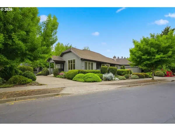 835 Fairway View Dr, Eugene, OR 97401