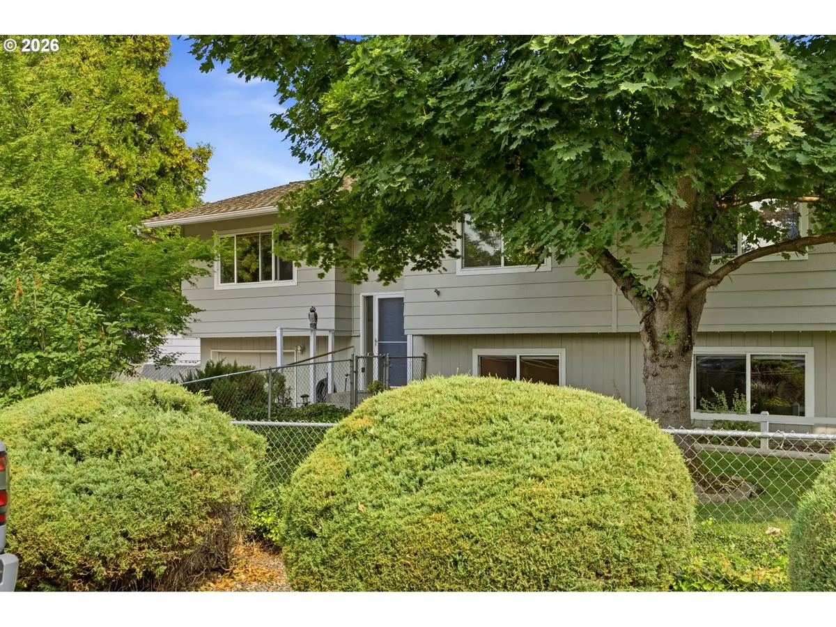 411 Gertrude Dr, Dallesport, WA 98617 - #1