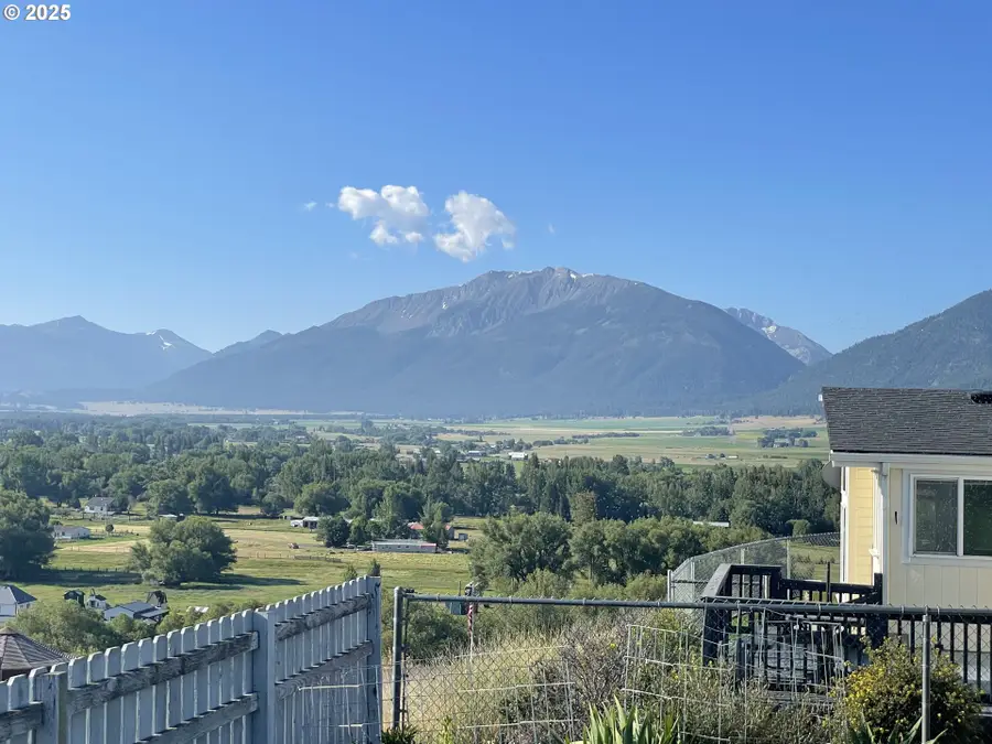 203 Court St, Enterprise, OR 97828 - Image #2