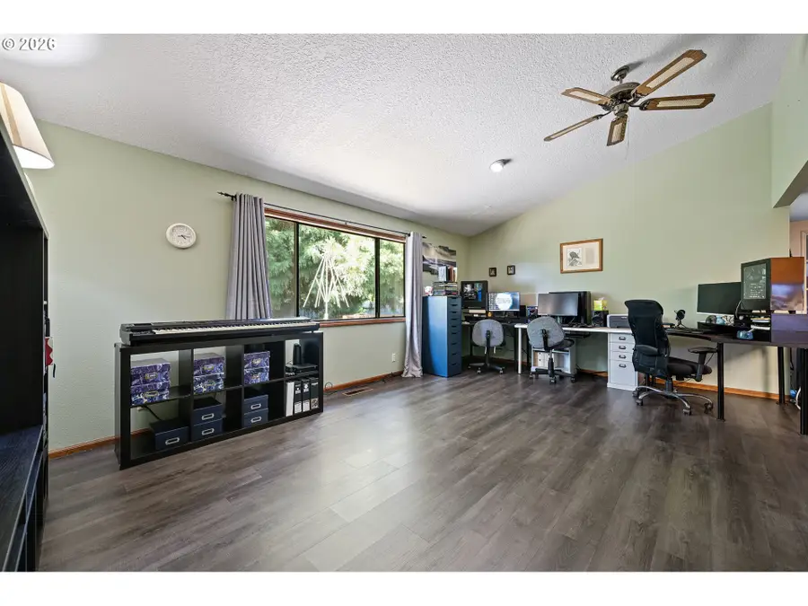 25181 Cheney Dr, Veneta, OR 97487 - #2