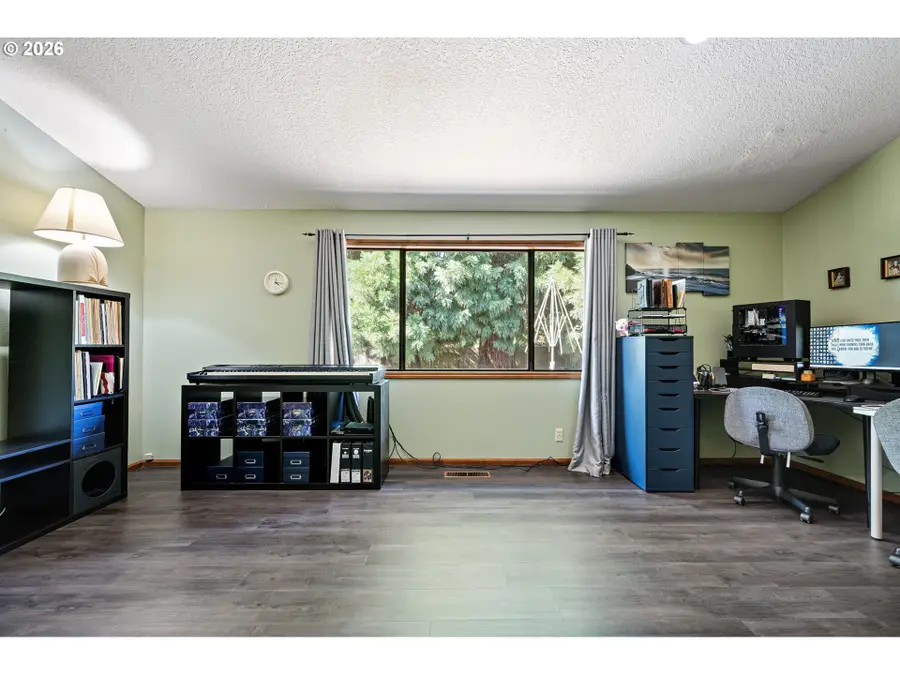 25181 Cheney Dr, Veneta, OR 97487 - #3
